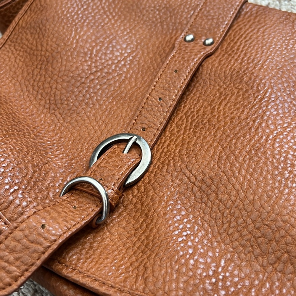 Crossbody - Picture 3 of 9